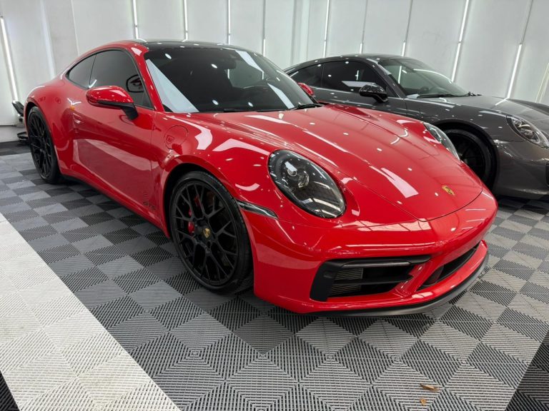 Porsche 911 Carrera 4 GTS, 2024